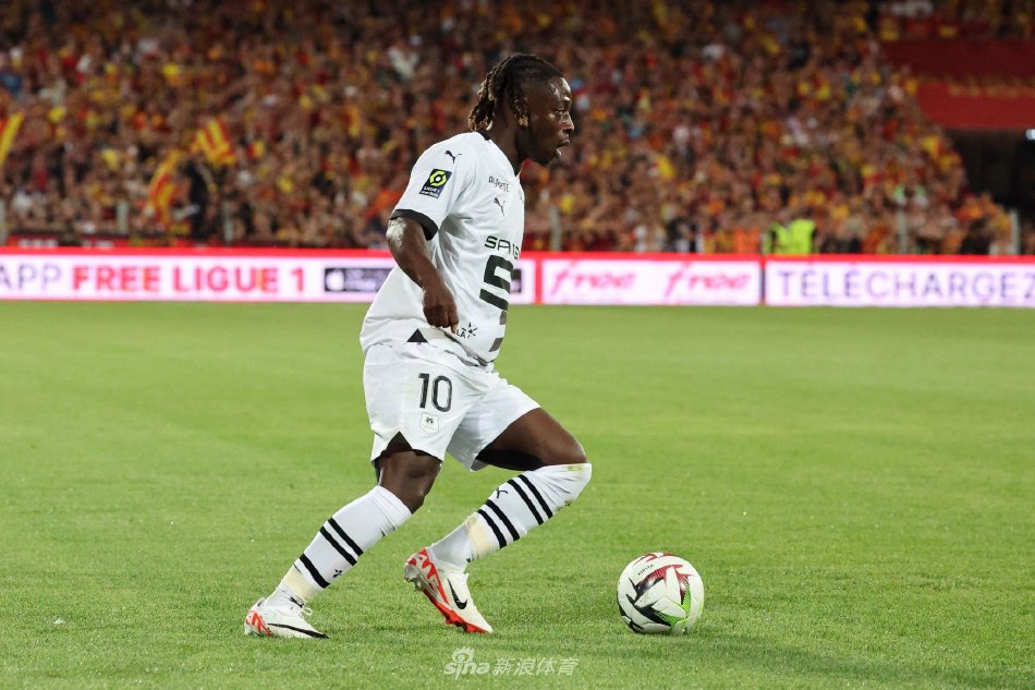 西足球在更 西足球在更